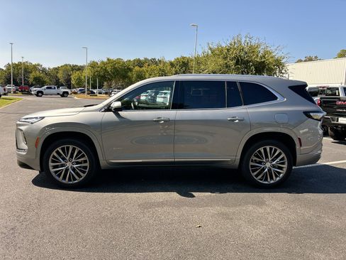 Used 2025 Buick Enclave Avenir image 6