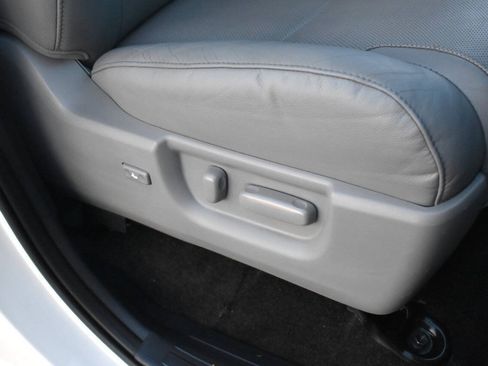 Used 2013 Toyota Sequoia Platinum AWD/4WD image 86