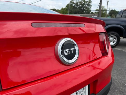 Used 2011 Ford Mustang GT RWD image 11