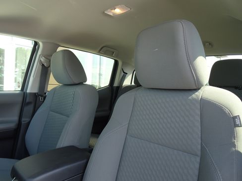 Used 2020 Toyota Tacoma SR AWD/4WD image 11