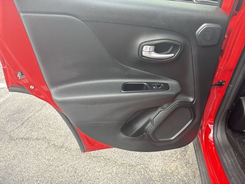 Used 2023 Jeep Renegade Latitude w/ Sun/Sound Group AWD/4WD image 24