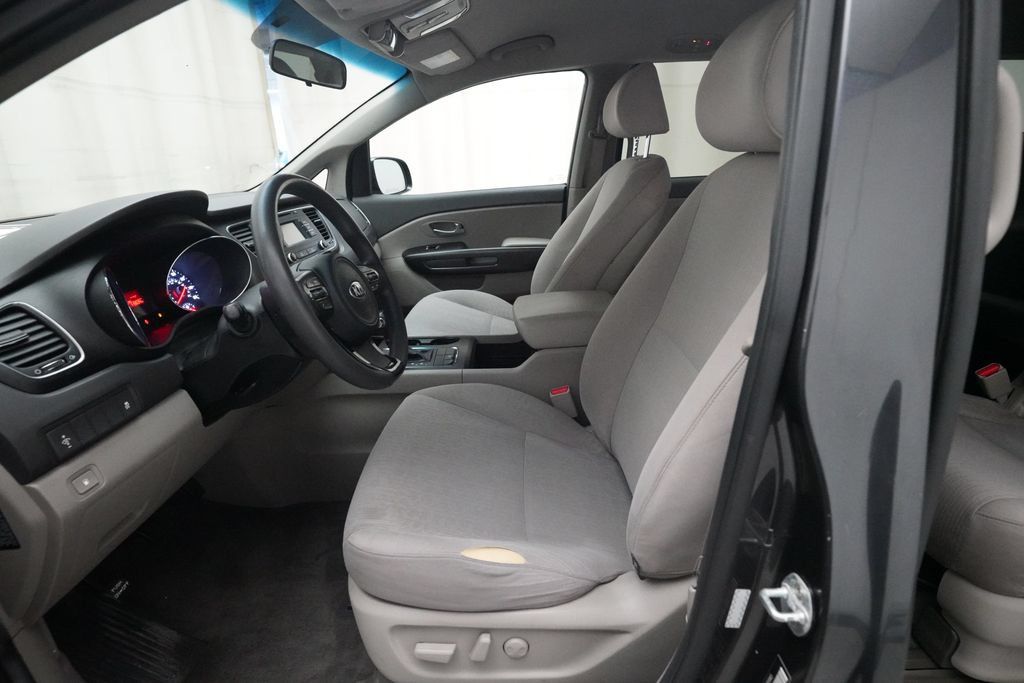 Used 2016 Kia Sedona LX FWD image 7