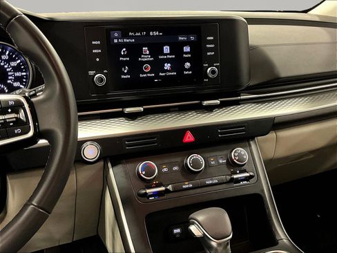Used 2024 Kia Carnival LX FWD image 9