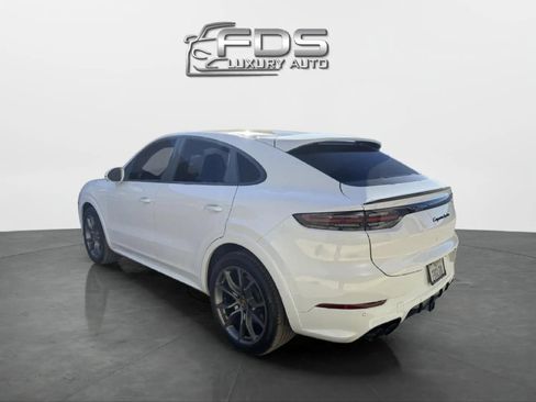 Used 2023 Porsche Cayenne Turbo image 3