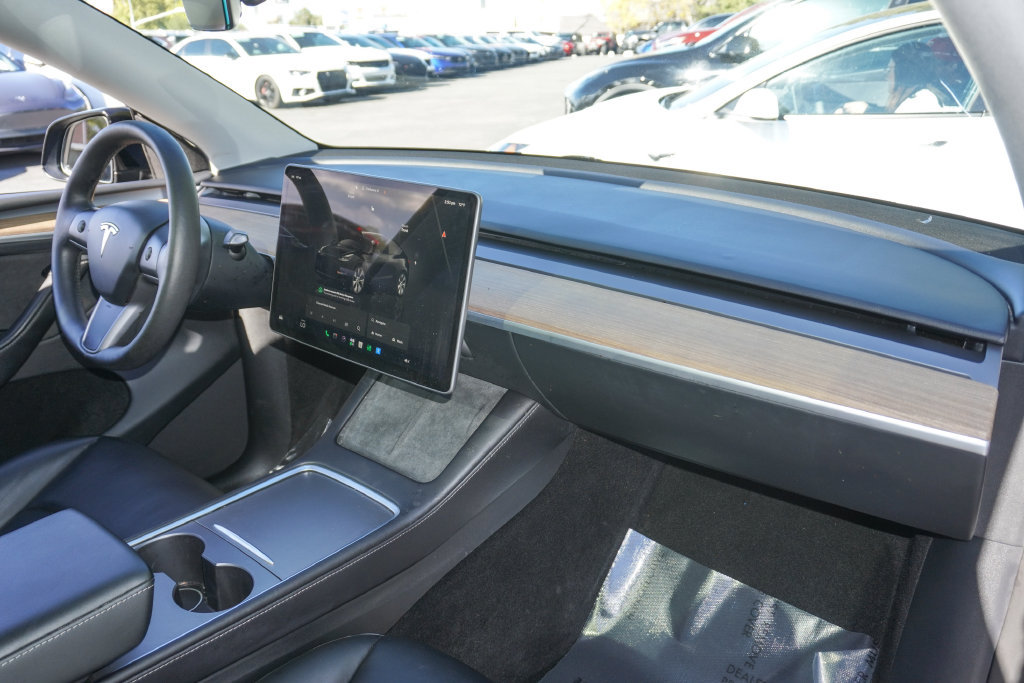 Used 2024 Tesla Model Y Long Range AWD/4WD image 31