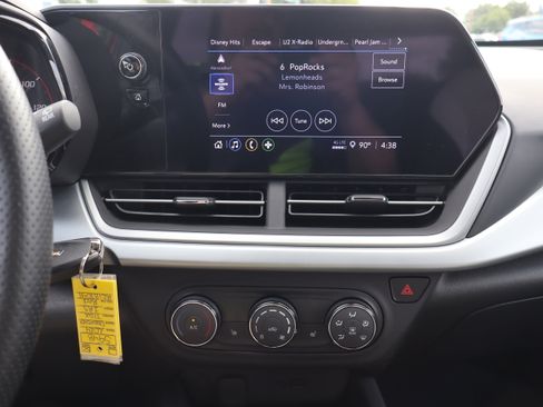 Used 2024 Chevrolet Trax RS FWD image 17