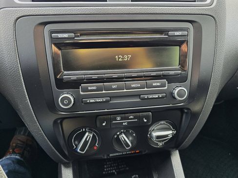 Used 2013 Volkswagen Jetta SE FWD image 16