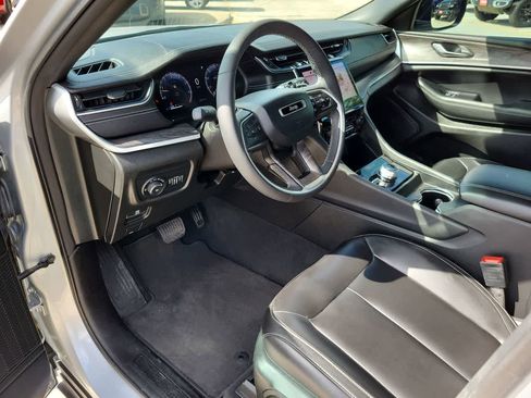 Certified 2024 Jeep Grand Cherokee L Limited w/ Black Appearance Package AWD/4WD image 10