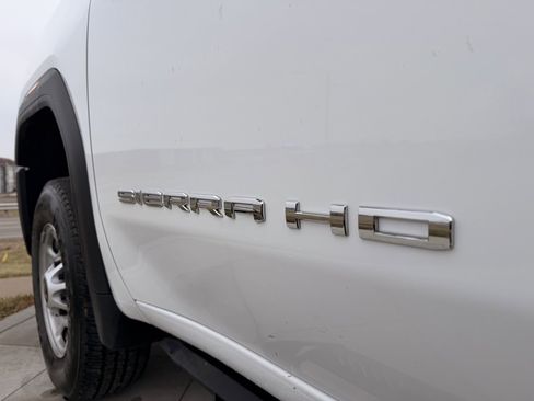 Used 2024 GMC Sierra 2500 Pro w/ Convenience Package image 4