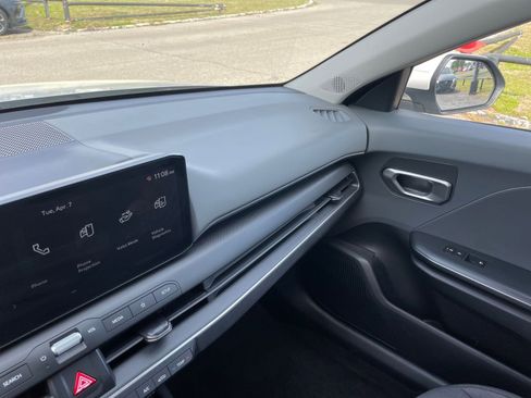 Used 2025 Kia K4 LXS image 34