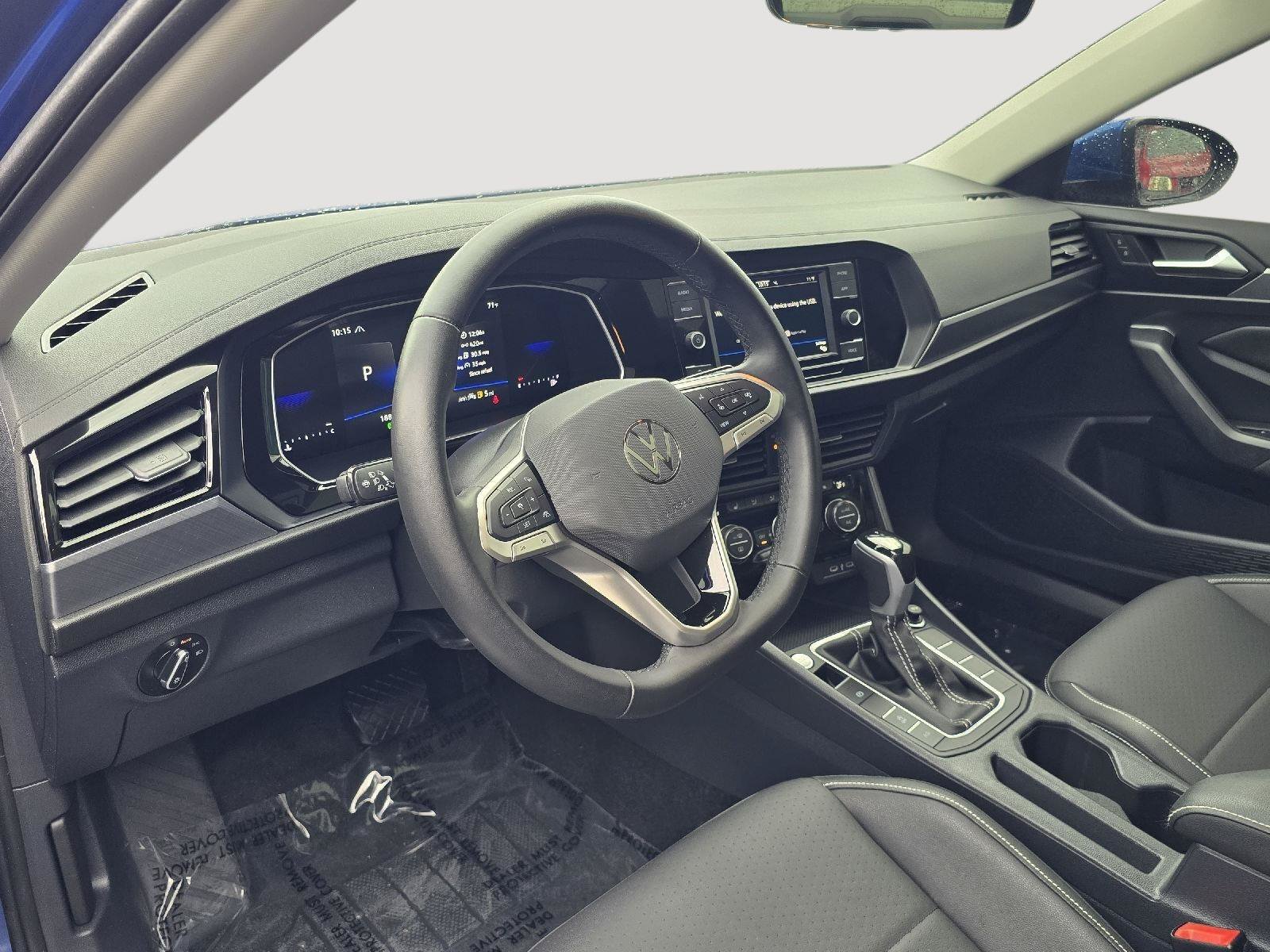 Used 2024 Volkswagen Jetta SE w/ Panoramic Sunroof Package FWD image 9