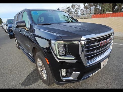 Used 2024 GMC Yukon XL SLT w/ SLT Luxury Package image 2
