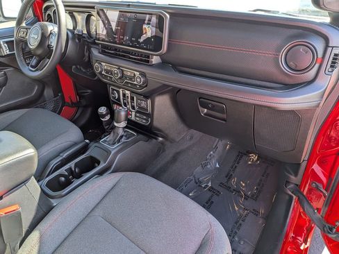 Used 2025 Jeep Wrangler Rubicon w/ Convenience Group image 32
