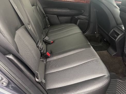 Used 2011 Subaru Outback 2.5i Limited w/ PWR Moonroof Pkg AWD/4WD image 8
