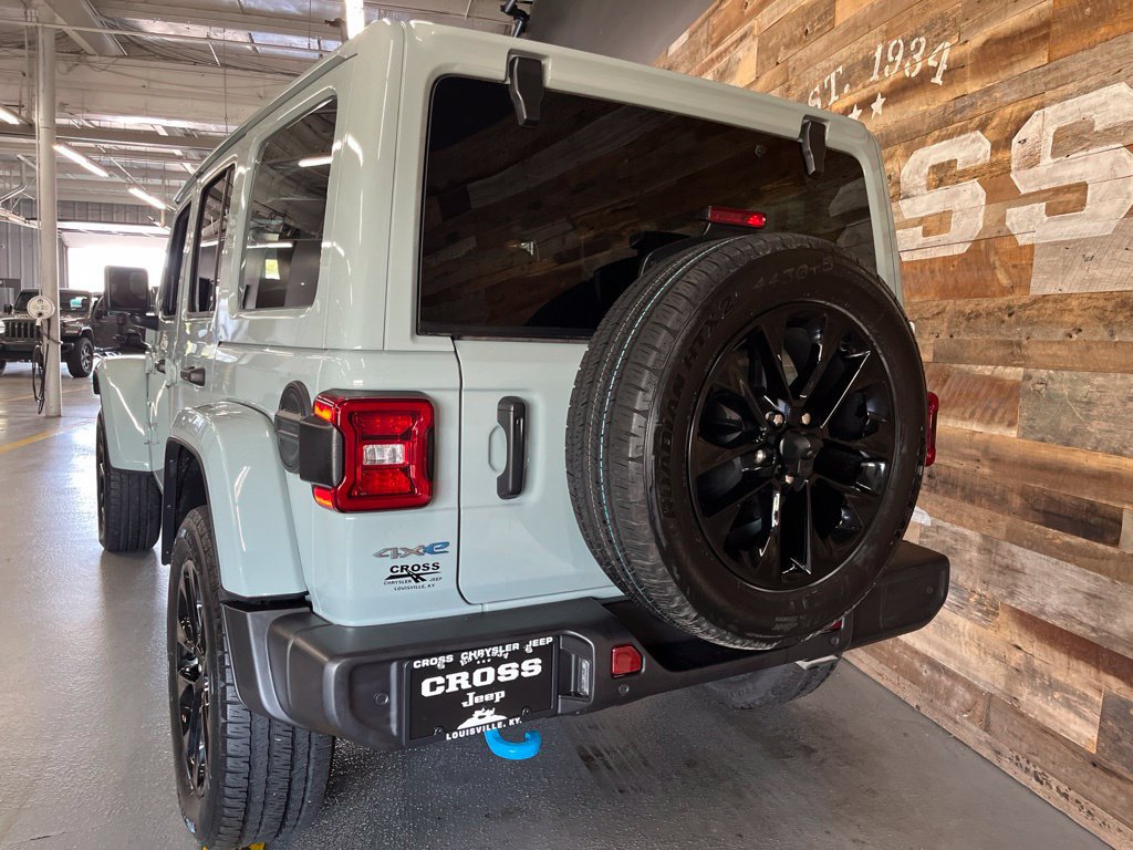 Used 2024 Jeep Wrangler Unlimited Sahara w/ Safety Group AWD/4WD image 22