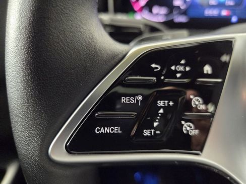 Used 2025 Mercedes-Benz C 300 Sedan w/ Winter Package image 18
