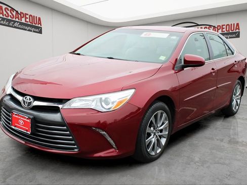 Used 2015 Toyota Camry XLE w/ Moonroof Package image 1