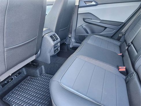 New 2024 Volkswagen Taos SE image 21