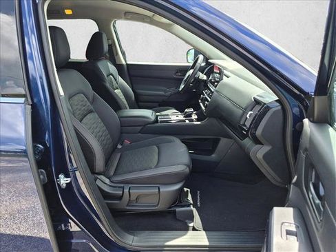 Used 2025 Nissan Pathfinder SV FWD image 21