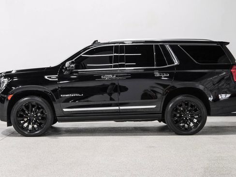 Used 2021 GMC Yukon Denali w/ Denali Premium Package image 9