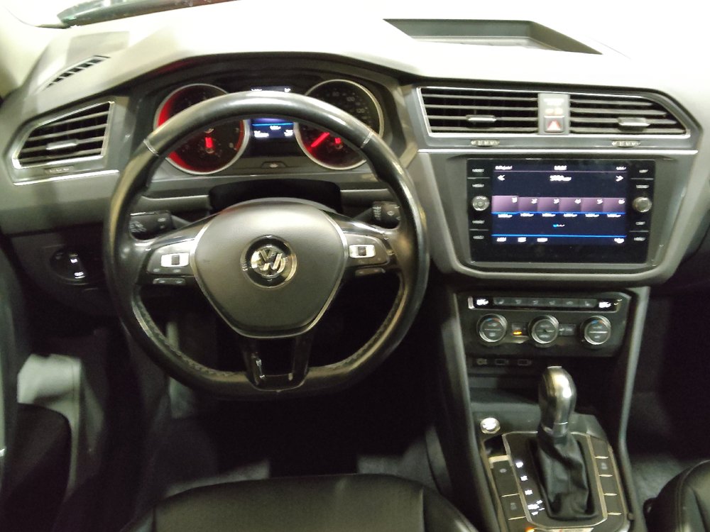 Used 2018 Volkswagen Tiguan SE w/ Panoramic Sunroof Package AWD/4WD image 22
