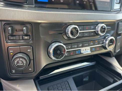 Used 2026 Ford F250 Platinum w/ Platinum Plus Package AWD/4WD image 29