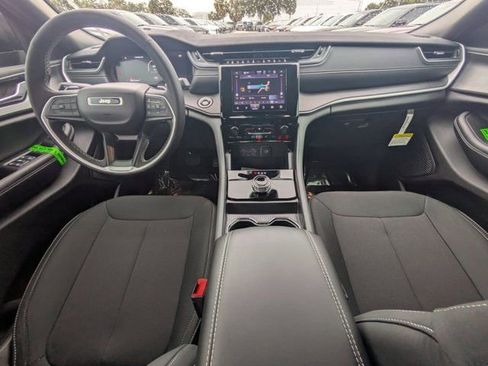 New 2025 Jeep Grand Cherokee L Laredo image 13