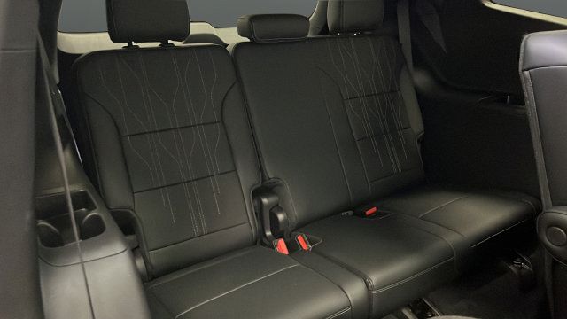 Used 2026 Buick Enclave Avenir AWD/4WD image 27