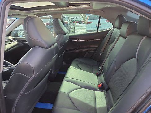 Used 2018 Toyota Camry XSE image 7