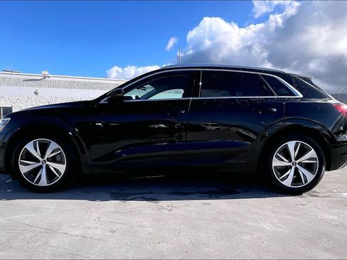 Used 2024 Audi Q8 e-tron Premium Plus w/ Premium Plus Package AWD/4WD image 3