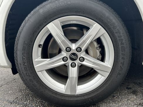 Used 2021 Audi Q5 Premium w/ Convenience Package image 11