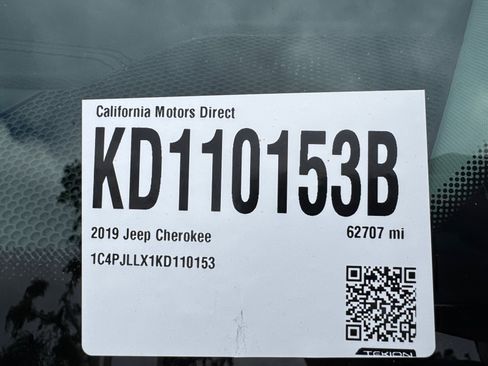Used 2019 Jeep Cherokee Latitude Plus w/ Cold Weather Group FWD image 21