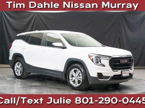 Used 2024 GMC Terrain SLE image 1