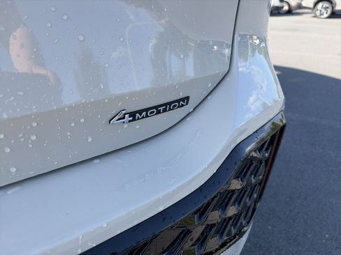 New 2026 Volkswagen Tiguan SE R-Line AWD/4WD image 8