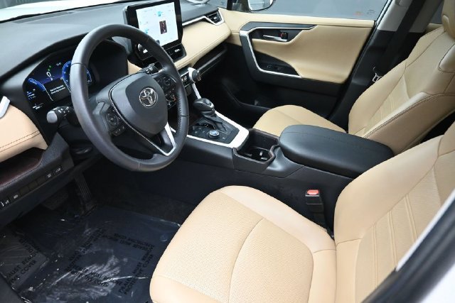 Used 2024 Toyota RAV4 Limited AWD/4WD image 18