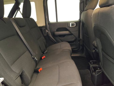 Used 2019 Jeep Wrangler Unlimited Sahara AWD/4WD image 19