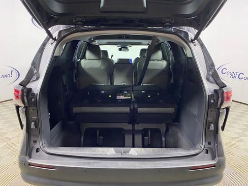 Used 2025 Toyota Sienna XLE FWD image 6