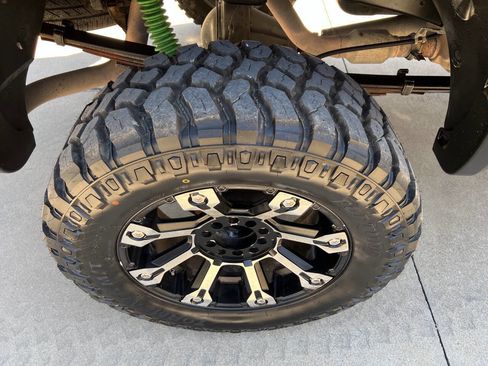 Used 2010 Toyota Tundra 4x4 CrewMax image 28