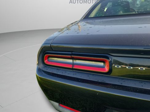Used 2016 Dodge Challenger SXT RWD image 25