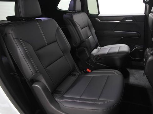 Used 2026 GMC Acadia Elevation w/ Elevation Premium Package AWD/4WD image 16