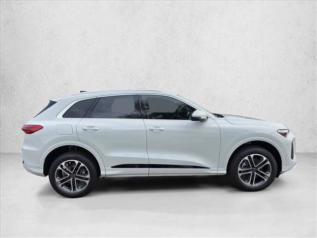 New 2025 Audi Q5 Premium w/ Convenience Package AWD/4WD image 4
