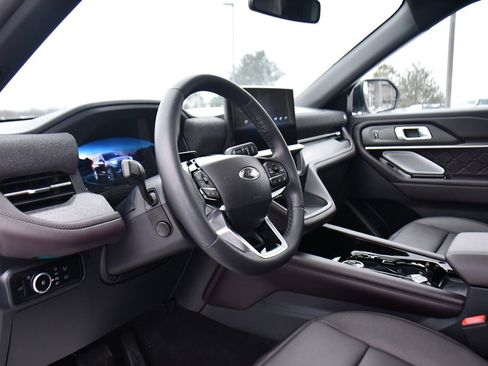 Used 2025 Ford Explorer Platinum w/ Ultimate Package image 11