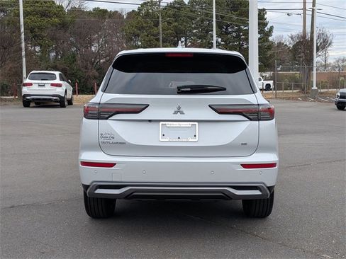 New 2026 Mitsubishi Outlander SE image 4