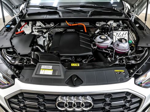 Used 2025 Audi Q5 e Premium Plus w/ Premium Plus Package image 12