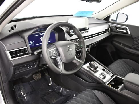 Used 2025 Mitsubishi Outlander SEL image 37