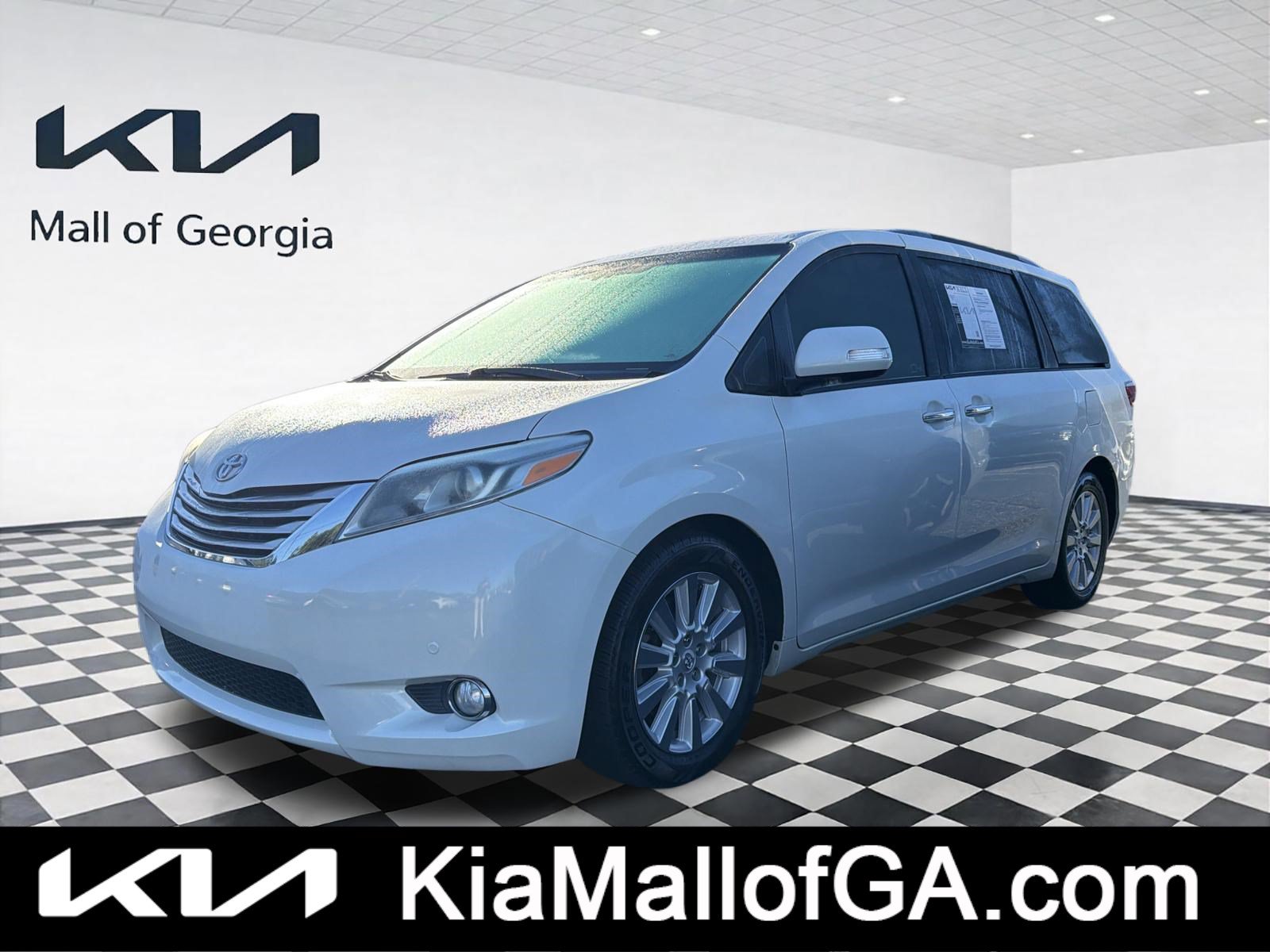 Used 2017 Toyota Sienna Limited Premium FWD image 1