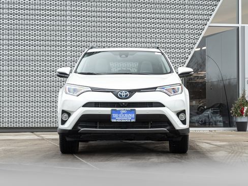 Used 2017 Toyota RAV4 Limited image 31