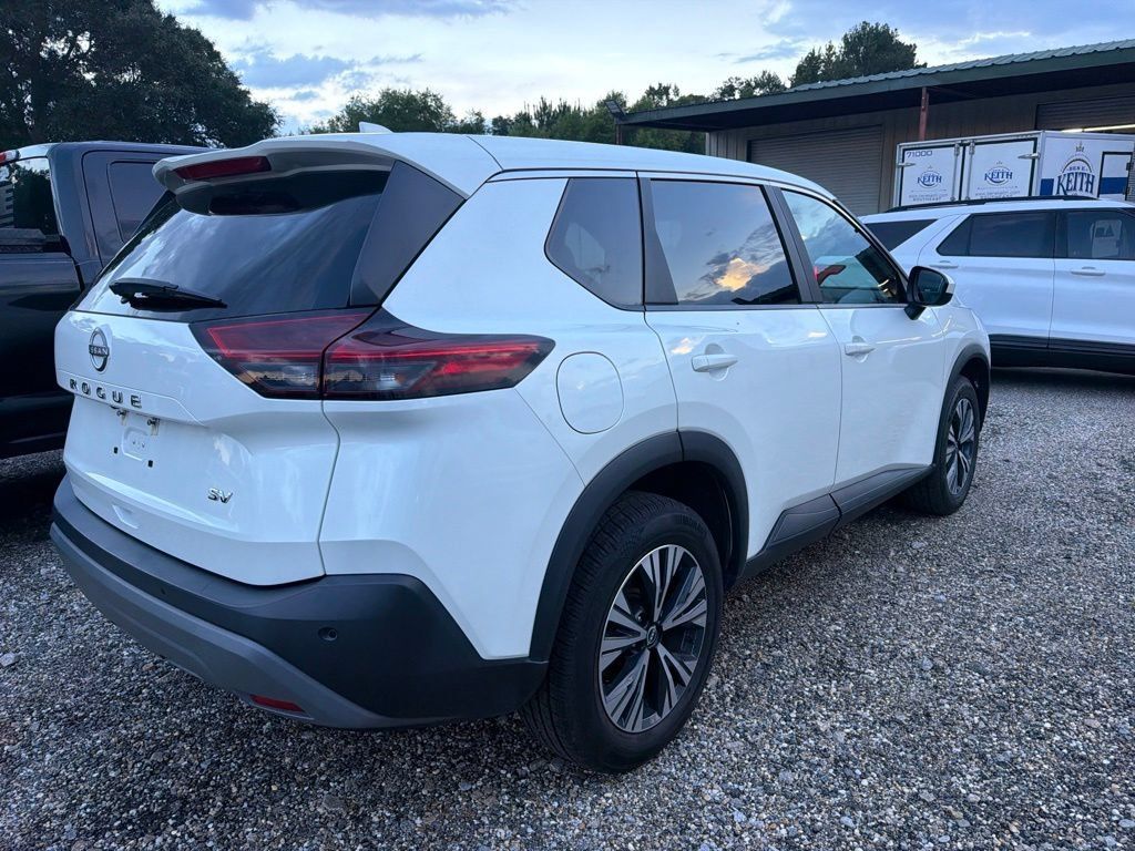 Used 2023 Nissan Rogue SV FWD image 3