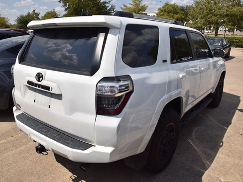 Used 2022 Toyota 4Runner SR5 Premium w/ Moonroof Package RWD image 6