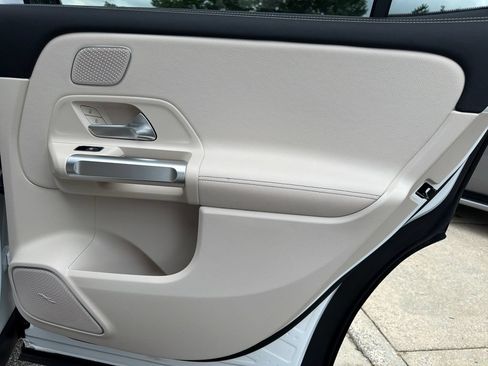 Used 2022 Mercedes-Benz GLB 250 w/ Premium Package image 34